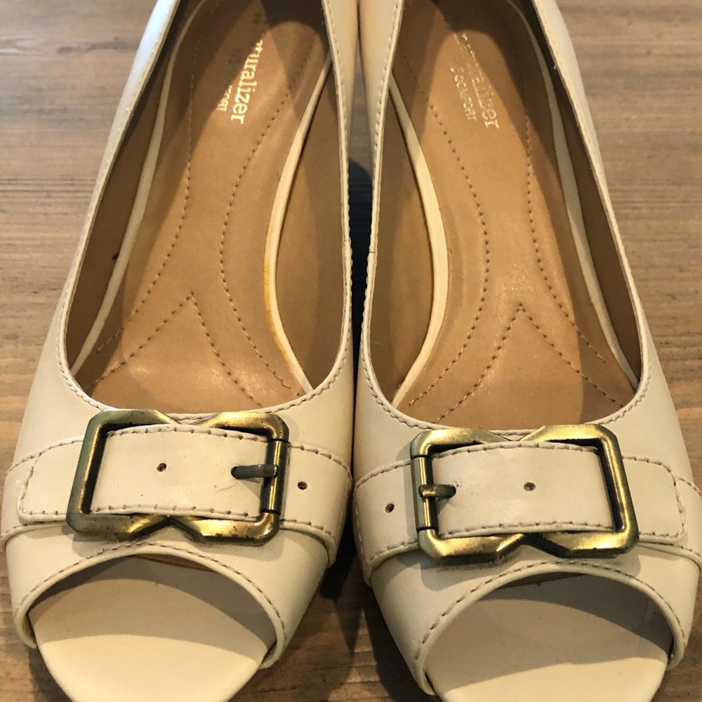 Cream peep toe shoes